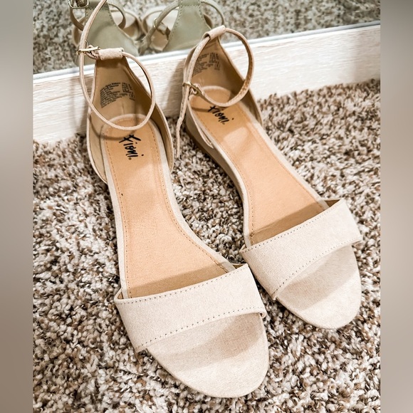 FIONI Clothing Shoes - Fioni Cream Suede Sandals with ankle strap size 8